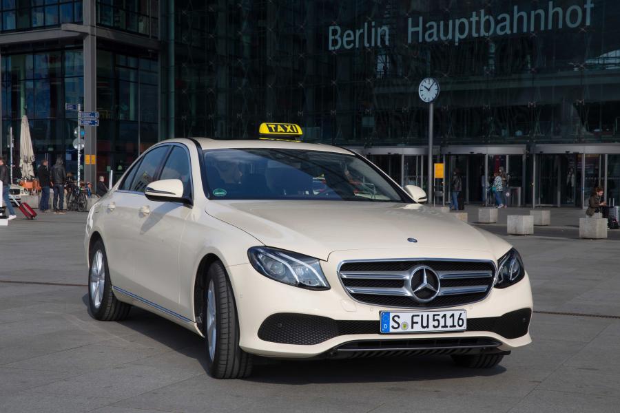 Mercedes-Benz E200 d Taxi 2016 года  (фото 4 из 6)
